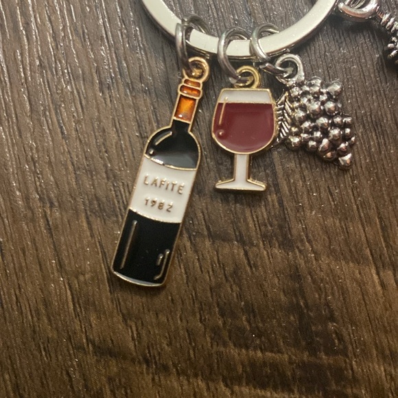 *bundle with anything for free* Wine Themed Keychain - Picture 5 of 6